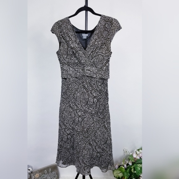 Ann Taylor Dresses & Skirts - Ann Taylor black and cream dress